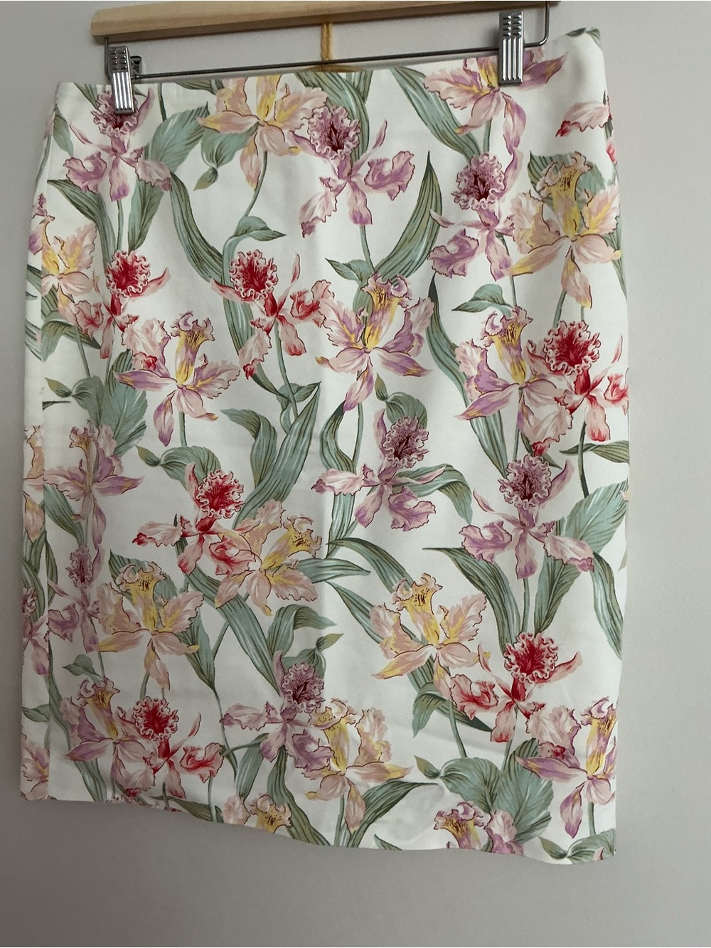 Ann Taylor flowered pencil skirt, lined, size 10